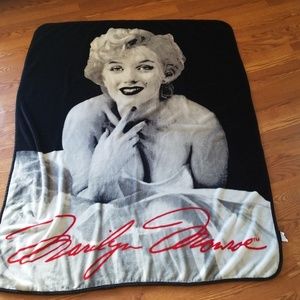 Marilyn Monroe fuzzy throw blanket